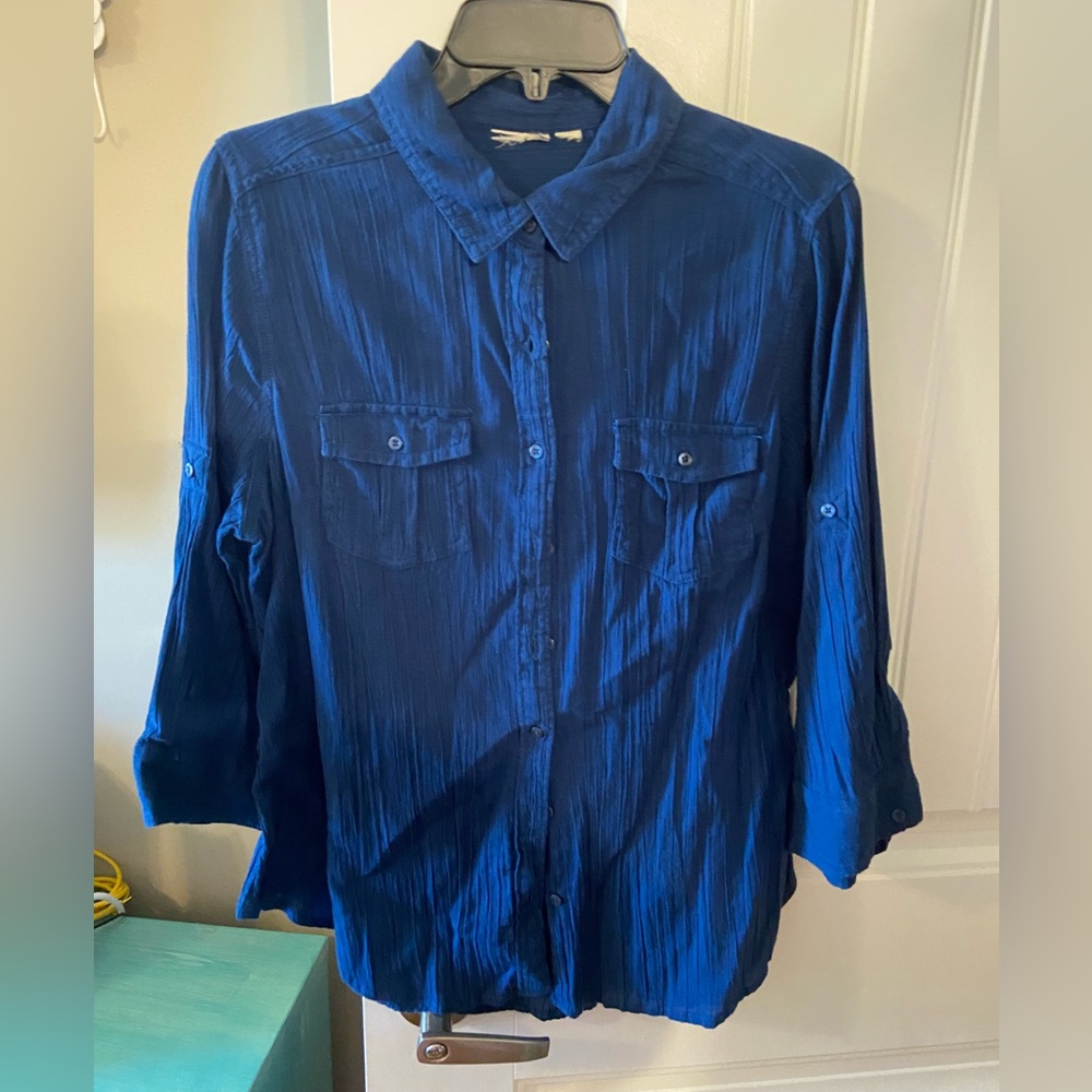 Casual Blue Top 💙 Size Medium